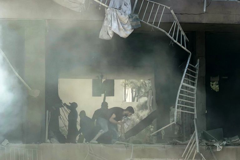 دوافع نتنياهو لضرب بيروت.. فصل المسار اللبناني أم تعطيل اتفاق إيران؟ - صورة 1