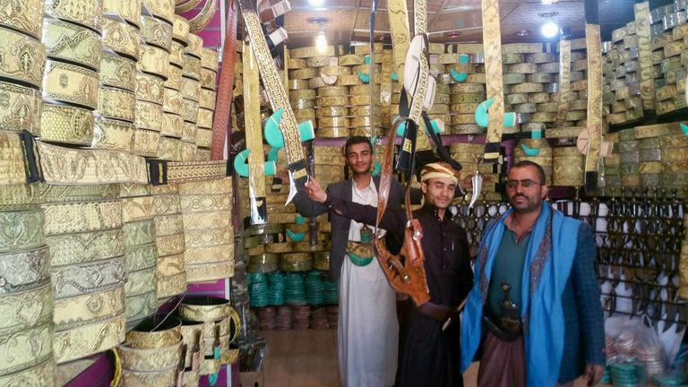 الجنبية اليمنية.. رمز تراثي وخنجر للوجاهة - صورة 1