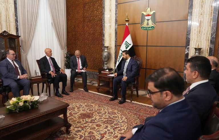 العراق وسلاح الفصائل.. براك ينقل للزيدي رسالة أمريكية حازمة (خاص) - صورة 2