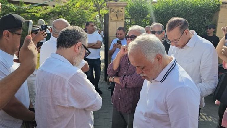 سر ارتداء &laquo;الأبيض&raquo; في جنازة محمد مرزبان - صورة 1