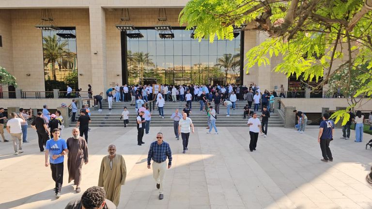 سر ارتداء &laquo;الأبيض&raquo; في جنازة محمد مرزبان - صورة 3