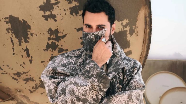 بين النيل وأسطح القاهرة.. أحمد حاتم بإطلالة تخطف الأنظار - صورة 1