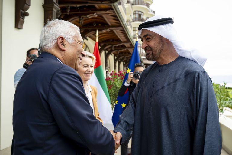 محمد بن زايد يلتقي رئيس المجلس الأوروبي ورئيسة المفوضية لتعزيز التعاون - صورة 1