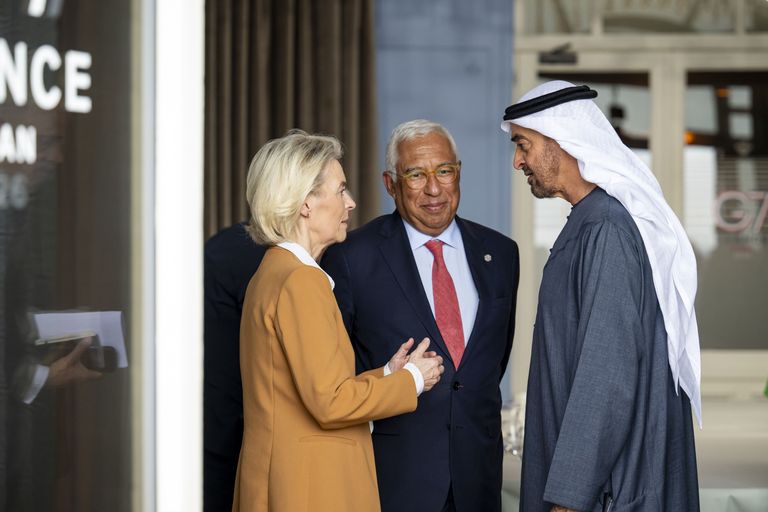 محمد بن زايد يلتقي رئيس المجلس الأوروبي ورئيسة المفوضية لتعزيز التعاون - صورة 4