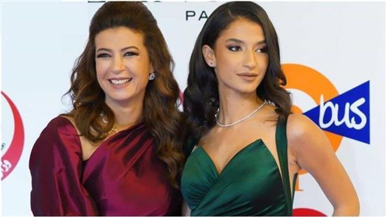 منال سلامة تدافع عن أميرة أديب وتكشف تفاصيل صعبة في حياتها - صورة 1