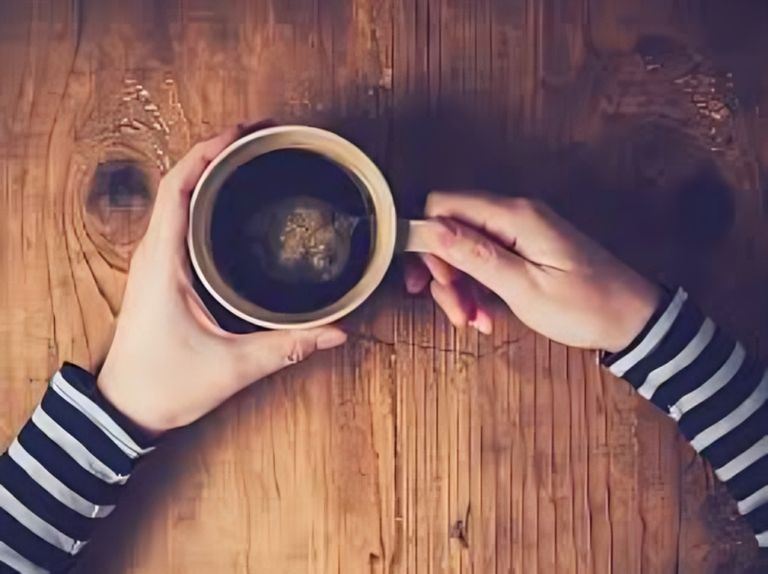 مشروبات الطاقة أم القهوة؟ دليل طلاب الثانوية العامة 2026 لزيادة التركيز والمذاكرة دون أضرار - صورة 2