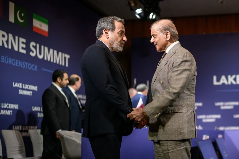 أمريكا وإيران.. &laquo;صفحة جديدة&raquo; بلا مصافحة على ضفاف &laquo;لوسيرن&raquo; (صور) - صورة 2
