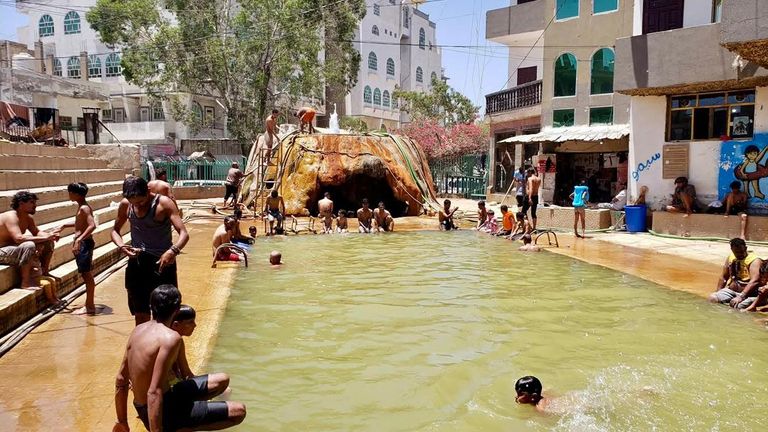 حمامات دمت في اليمن.. مشفى طبيعي في فوهة بركان - صورة 2