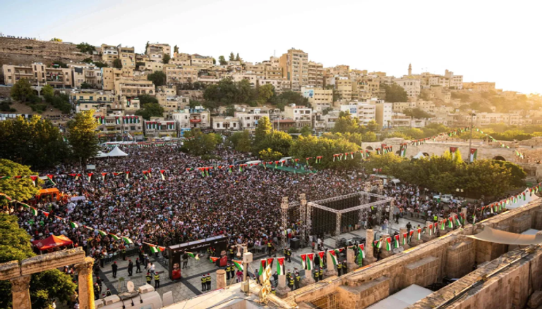مصرع شاب وإصابة 8.. تطورات حادث المدرج الروماني في عمان بالأردن - صورة 1
