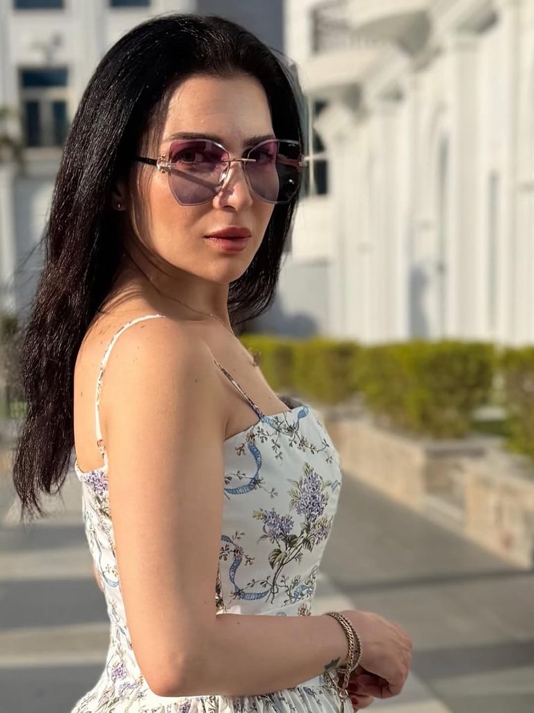 بإطلالة صيفية أنيقة.. أحدث ظهور للفنانة مي عز الدين (صور) - صورة 2