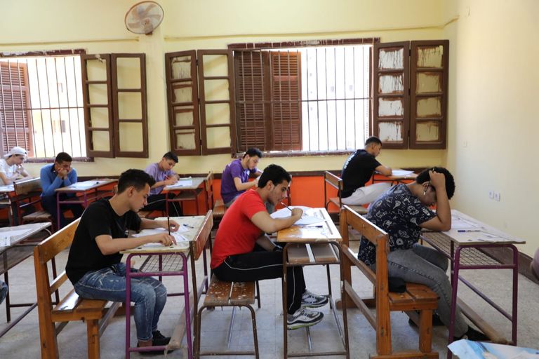 مصر.. وفاة مراقب امتحانات داخل لجنة الثانوية الأزهرية إثر أزمة قلبية - صورة 1