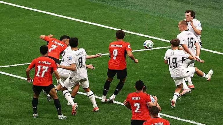 &laquo;أبوه مات مديون&raquo;.. والدة مصطفى زيكو تكشف كواليس المعاناة قبل النجومية - صورة 2