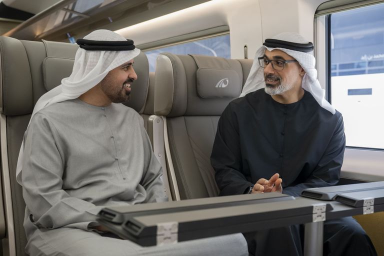 قطارات الاتحاد.. انطلاق قطار الركاب من محطة مدينة محمد بن زايد 30 يونيو - صورة 3