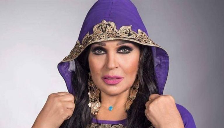 تطورات حالة فيفي عبده الصحية بعد إصابتها بكسر في القدم - صورة 1