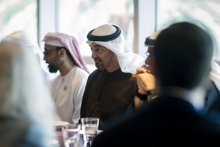 رئيس الإمارات يبحث مع وزير خارجية أمريكا ترسيخ أسباب الأمن والاستقرار بالمنطقة - صورة 1