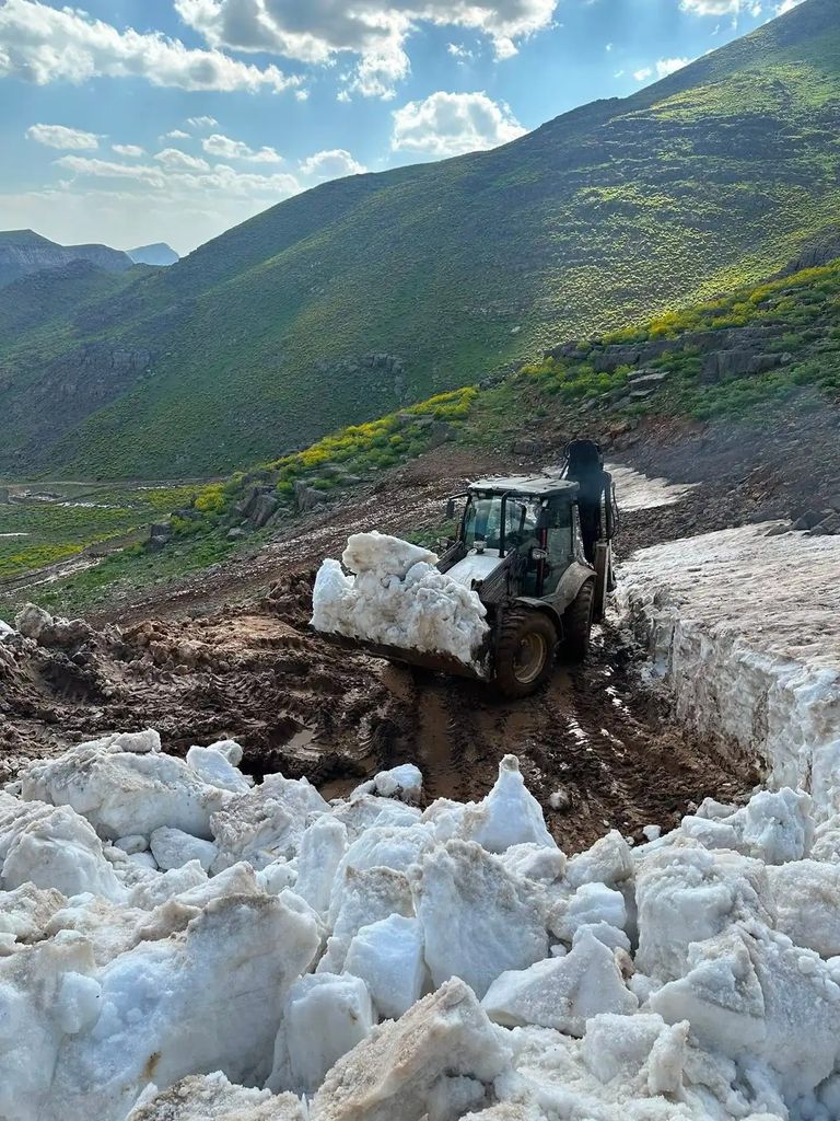 ثلوج في يونيو.. تباين مناخي نادر على الحدود التركية - صورة 2