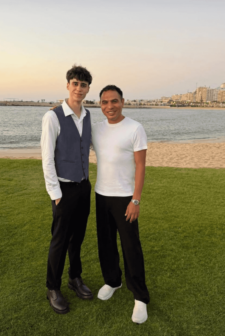 أبناء أحمد السعدني يخطفون الأنظار في حفل زفافه على ميرنا الهلباوي - صورة 1
