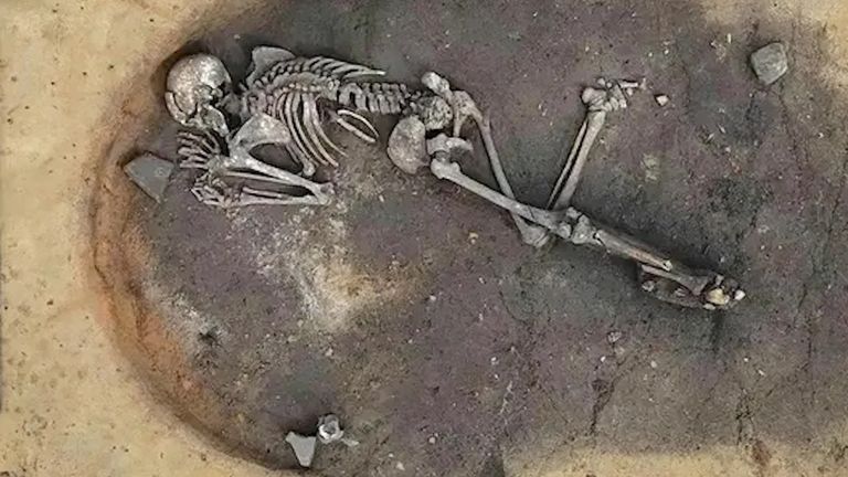عمره 5 آلاف عام.. لغز الهيكل العظمي داخل الفرن يثير صدمة العلماء في ألمانيا - صورة 1