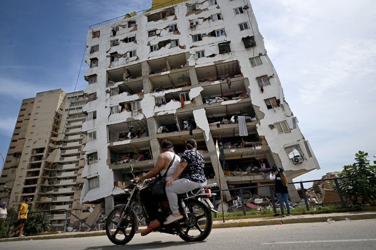زلزال فنزويلا يفاقم الأزمة الإنسانية.. وسباق لإنقاذ العالقين تحت الأنقاض - صورة 3