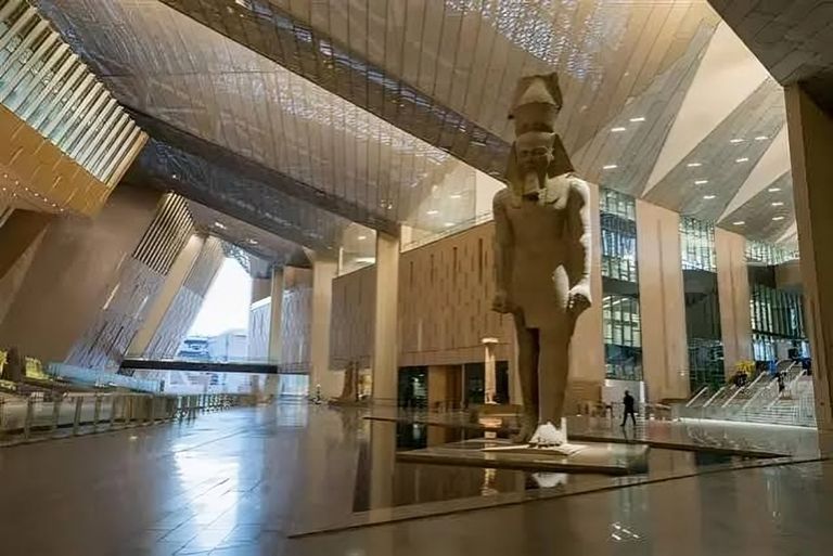 تحقيقات المتحف المصري الكبير تكشف تفاصيل الاستيلاء على 4.9 مليون جنيه - صورة 1