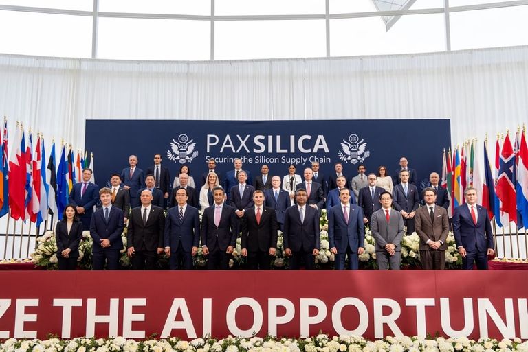 قمة Pax Silica.. الإمارات وأمريكا تعززان شراكتهما في الذكاء الاصطناعي - صورة 1