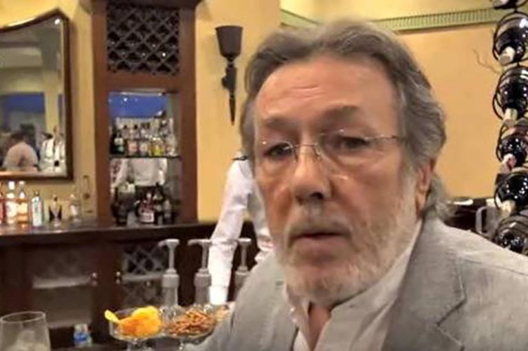 طارق التلمساني ينعزل بعد فقدان البصر.. وممرضتان ترعيانه - صورة 2