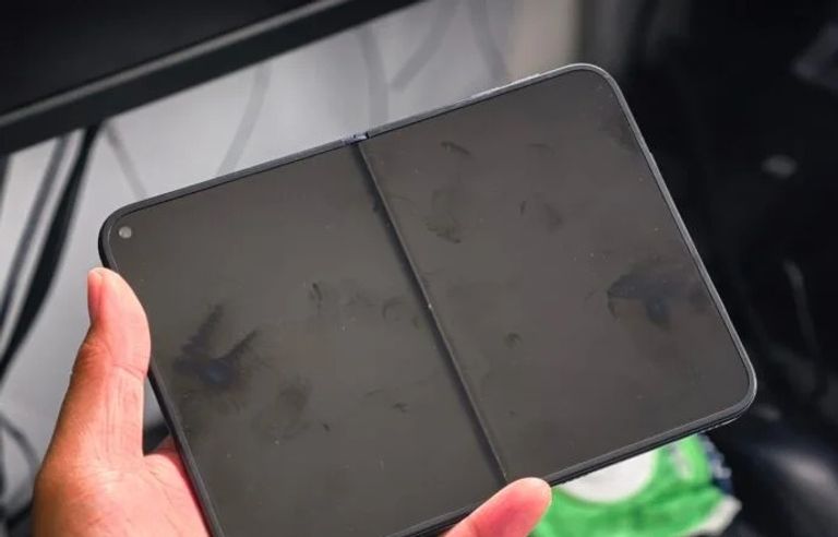 iPhone 18 Fold.. نموذج أوّلي يكشف عن أسرار أول هاتف قابل للطي من أبل (صور) - صورة 1