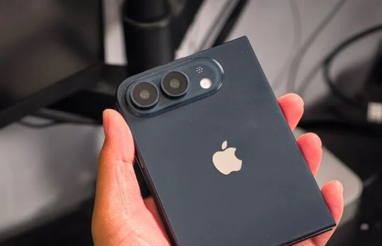 iPhone 18 Fold.. نموذج أوّلي يكشف عن أسرار أول هاتف قابل للطي من أبل (صور) - صورة 2