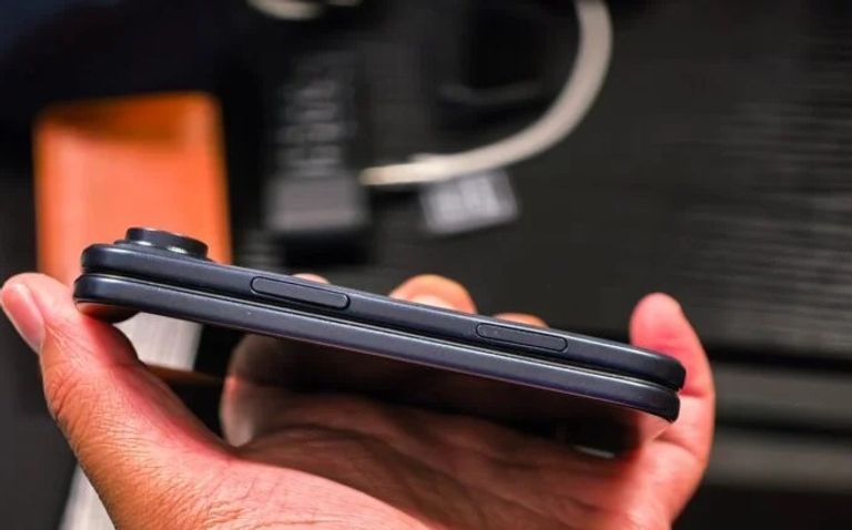 iPhone 18 Fold.. نموذج أوّلي يكشف عن أسرار أول هاتف قابل للطي من أبل (صور) - صورة 4