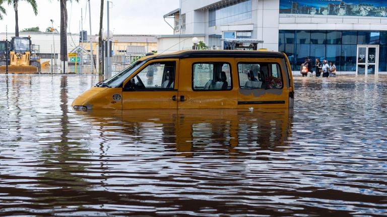 أمطار غزيرة في غانا تودي بحياة 12 شخصا - صورة 1