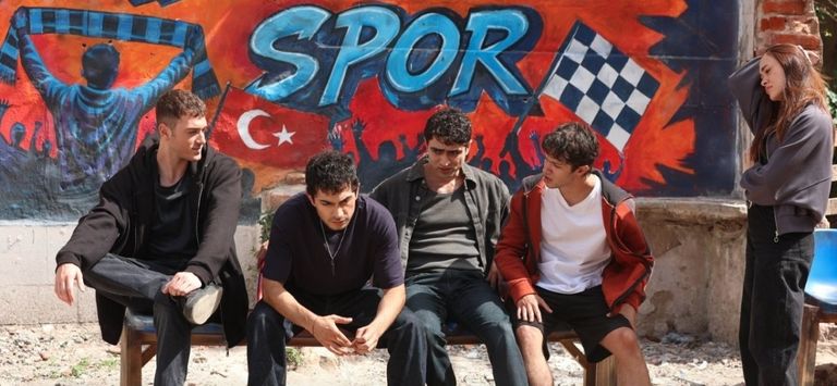 مسلسل إسطنبول رأسا على عقب الحلقة 3.. كارثة مفاجئة تهدد أمير وأوزاي - صورة 2