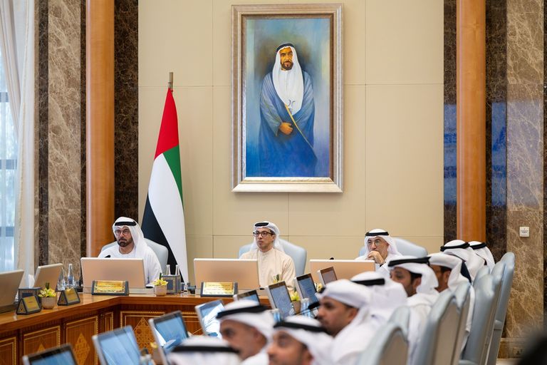 الإمارات تسرّع خطط التحول إلى أنظمة الذكاء الاصطناعي المساعد في الحكومة - صورة 2