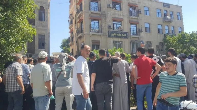 5 قتلى و16 إصابة جراء انفجار عبوة ناسفة بمقهى قرب القصر العدلي في دمشق - صورة 1