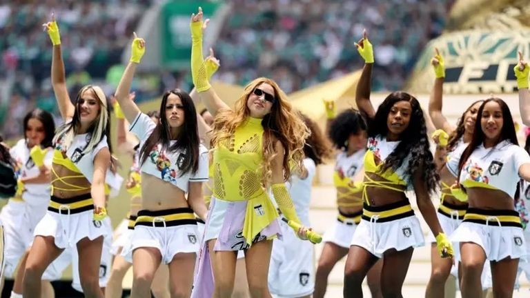 بطة تتحول إلى تميمة المونديال.. أغرب لقطات كأس العالم 2026 - صورة 1
