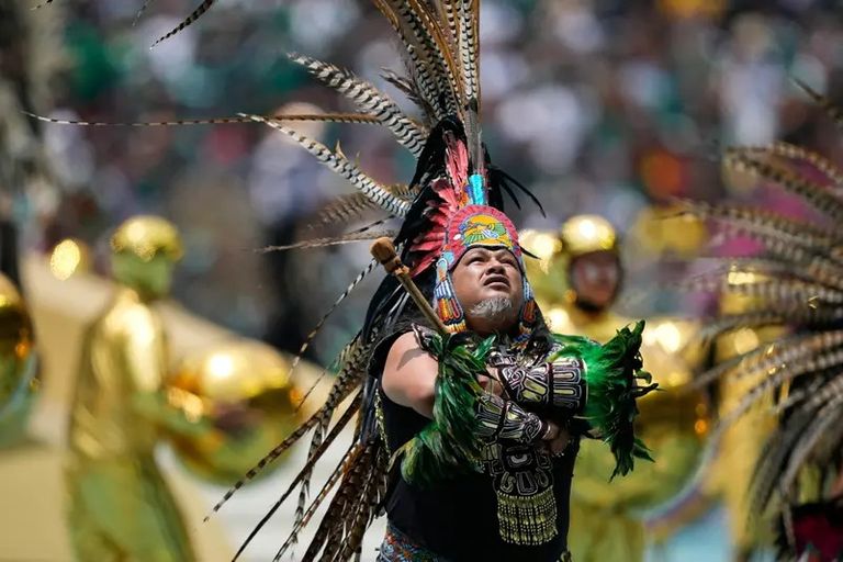 بطة تتحول إلى تميمة المونديال.. أغرب لقطات كأس العالم 2026 - صورة 2