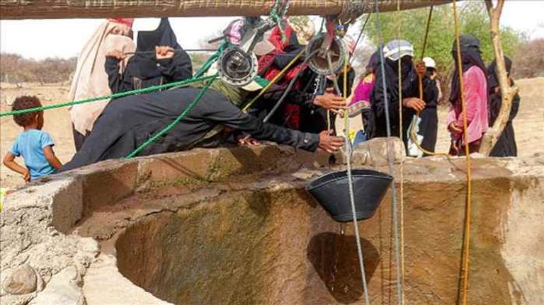 مقتل 6 أشخاص وإصابة 3 آخرين اختناقا داخل بئر في إب اليمنية - صورة 1