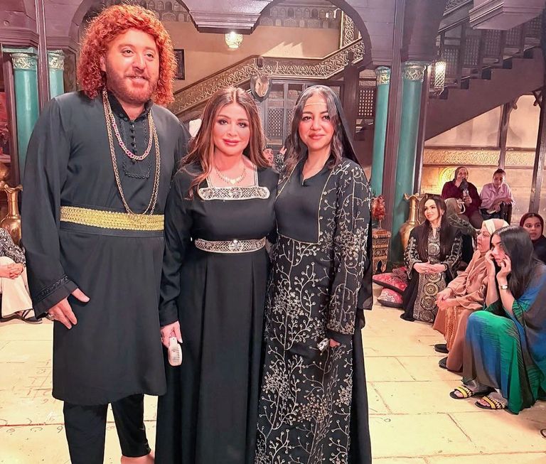 إلهام شاهين تحتفل بانتهاء تصوير &laquo;الحافي&raquo;.. وتنشر صورًا من الكواليس - صورة 2