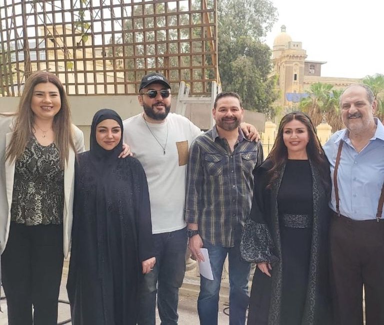 إلهام شاهين تحتفل بانتهاء تصوير &laquo;الحافي&raquo;.. وتنشر صورًا من الكواليس - صورة 5