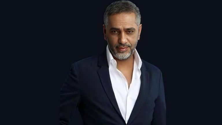 إلغاء حفل محمد فضل شاكر بعد تقارير عن نقل والده إلى المستشفى - صورة 1