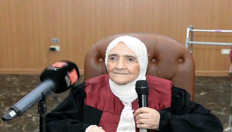 84 عاما وتعافٍ من السرطان.. من هي آمال إسماعيل أكبر طالبة تنال الدكتوراه في مصر؟ - صورة 1
