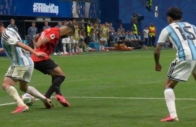 &laquo;العين الإخبارية&raquo; تكشف.. هل تعرض منتخب مصر لظلم تحكيمي ضد الأرجنتين؟ - صورة 1