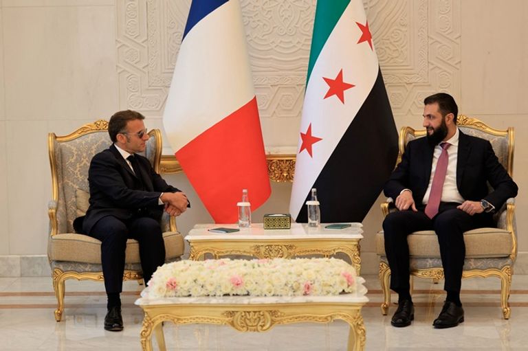 انفجارات في دمشق قرب مقر إقامة ماكرون.. والإليزيه: الرئيس بخير - صورة 1
