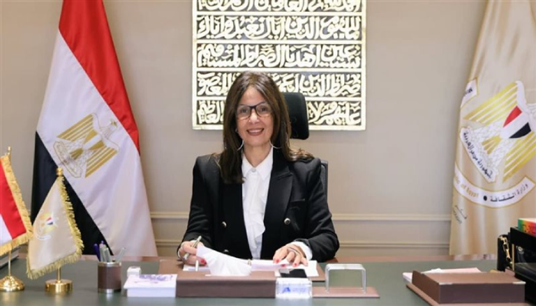 بعد أزمة الكتاب.. وزيرة الثقافة المصرية تعتذر فجأة عن السفر للمشاركة في المنتدى الإسلامي بأوزبكستان - صورة 1