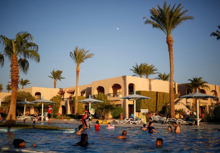 السياحة المصرية تتحدى التوترات.. 9 ملايين زائر و6.8 مليار دولار في 6 أشهر - صورة 1