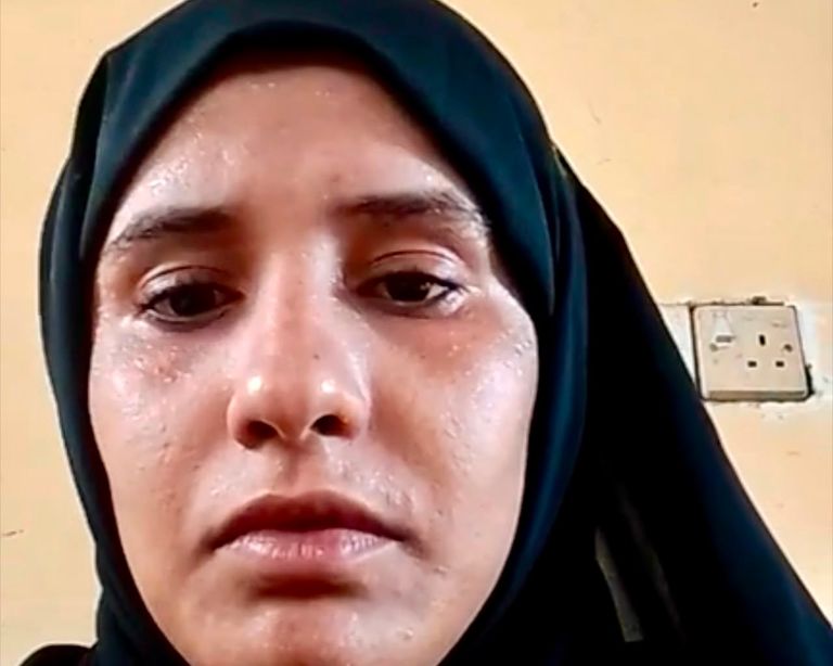 ليلى المقطري.. يمنية تفضح إرهاب الحوثي بحواجز التفتيش - صورة 1