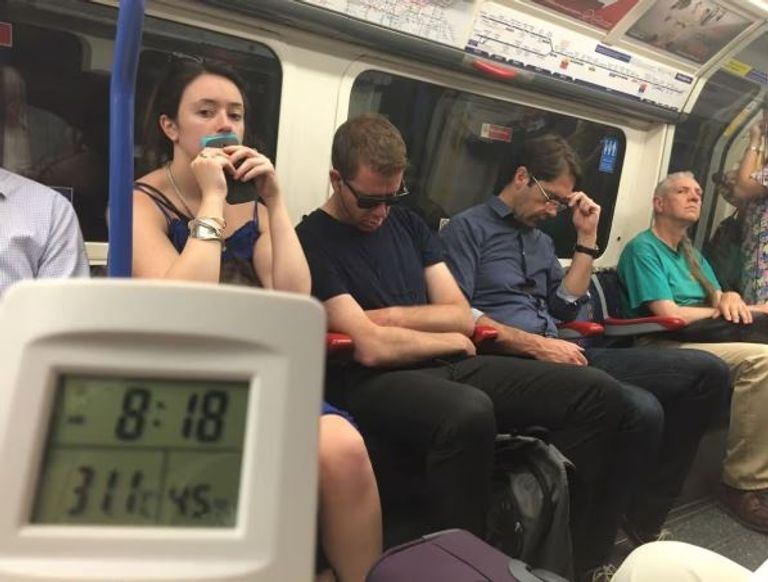 موجة الحر تكشف الأزمة.. مترو لندن بلا قطارات مكيّفة منذ عقد - صورة 1