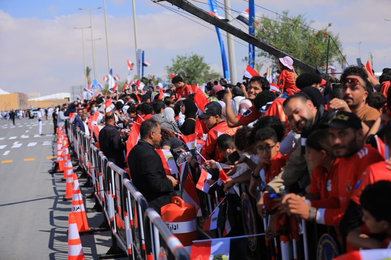 وصول بعثة منتخب مصر إلى مطار العلمين وسط استقبال رسمي واحتفالي - صورة 1