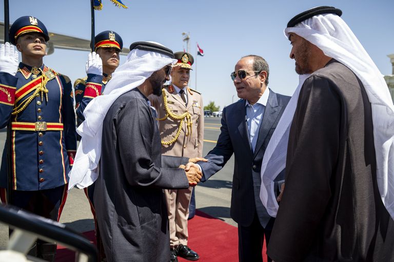 محمد بن زايد يصل إلى العلمين في زيارة أخوية.. ويبحث مع السيسي تعزيز تعاون البلدين - صورة 3