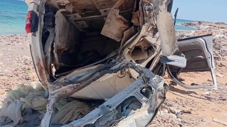 حادث مروع في العاصمة الليبية.. وفاة شابين بعد تحطم سيارتهما قرب البحر - صورة 1