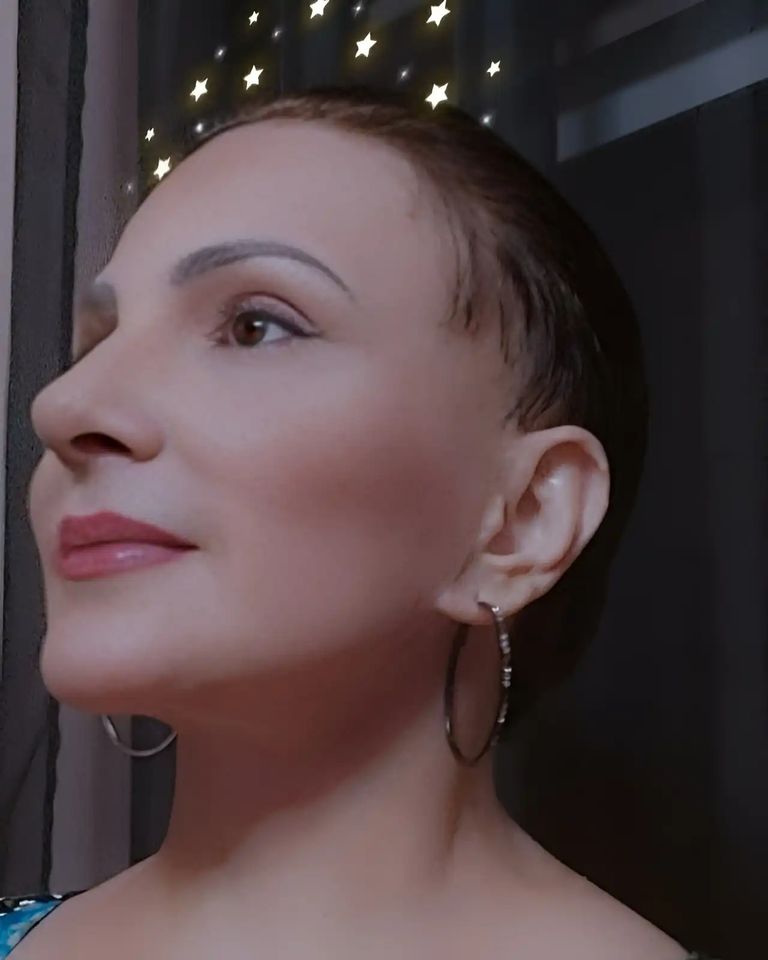 شوق الهادي وإلهام شاهين في قائمة نجمات تخلين عن الشعر بالكامل - صورة 3